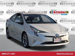 2017 Toyota Prius with Super White Exterior