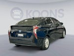 2016 Prius Thumbnail 5