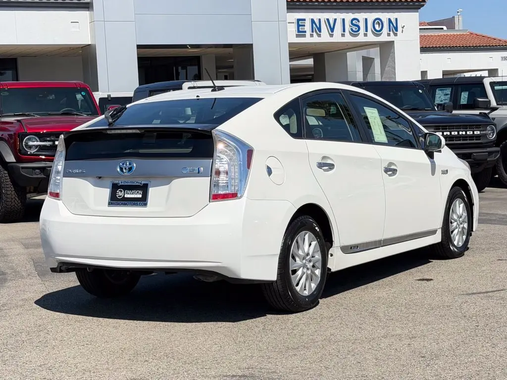 2013 Toyota Prius - $15,751