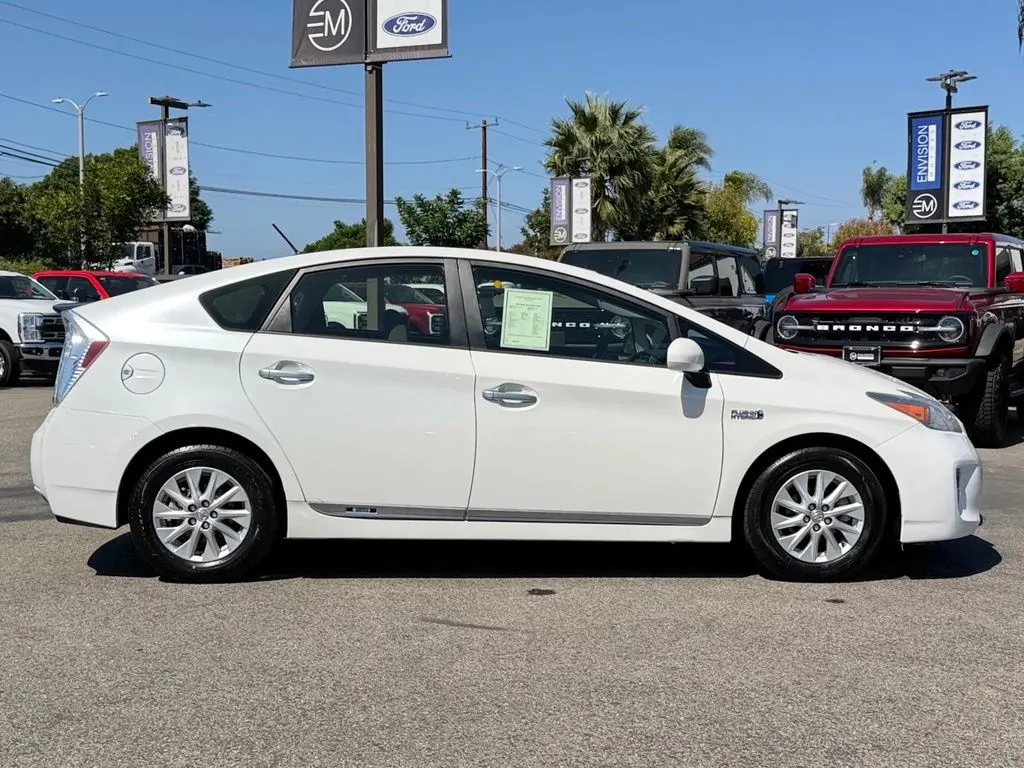 2013 Toyota Prius - $15,751