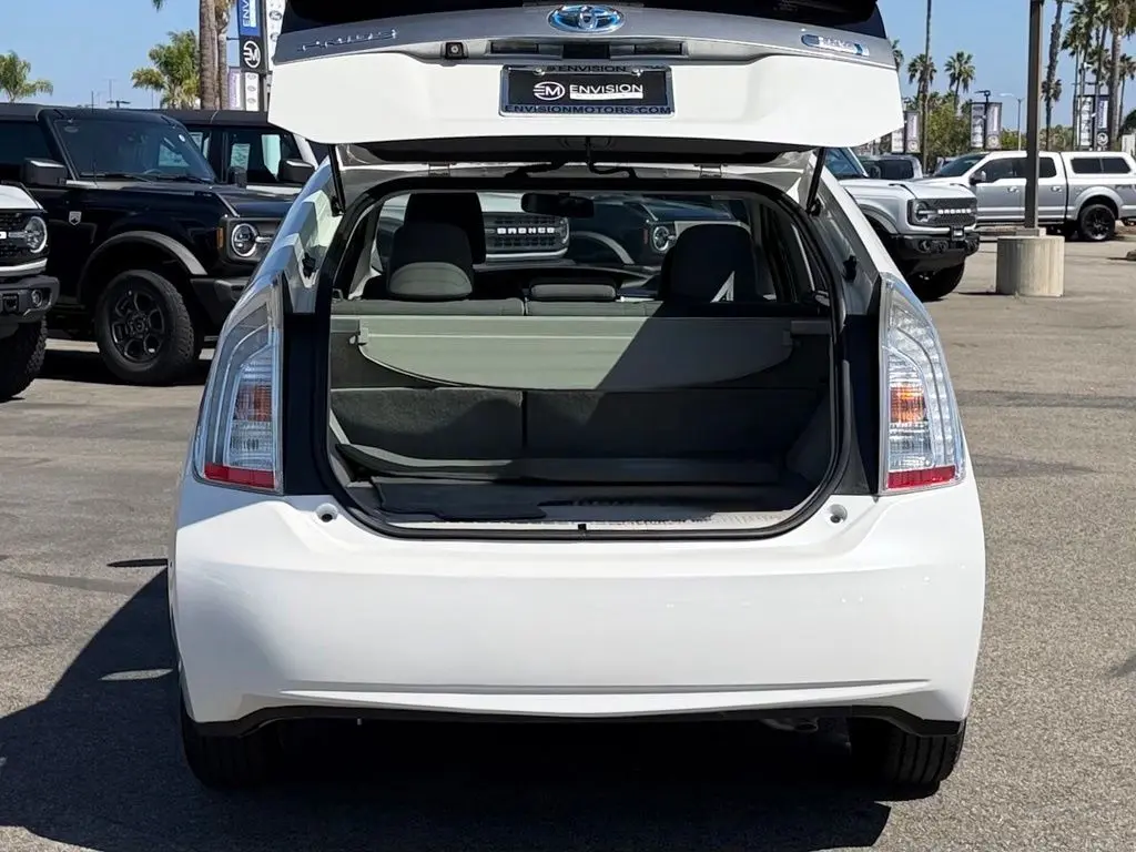 2013 Toyota Prius - $15,751
