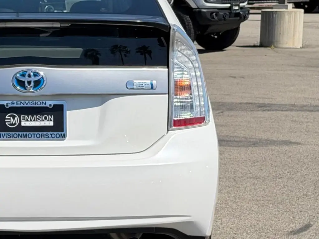 2013 Toyota Prius - $15,751
