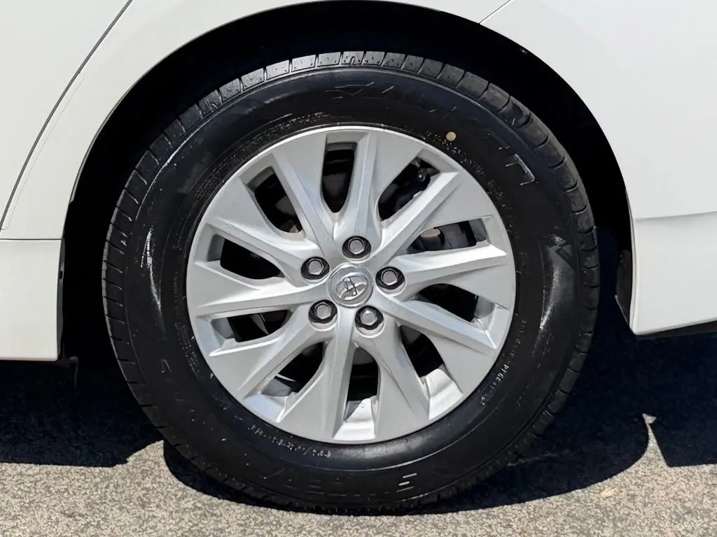 2013 Toyota Prius - $15,751