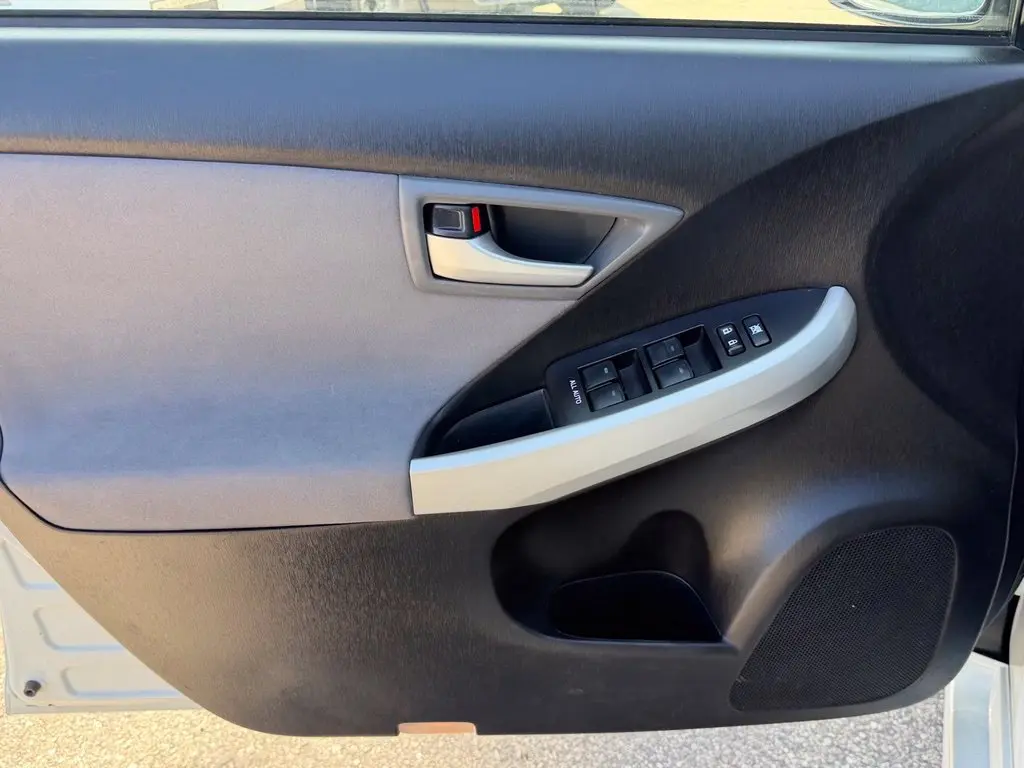 2013 Toyota Prius - $15,751