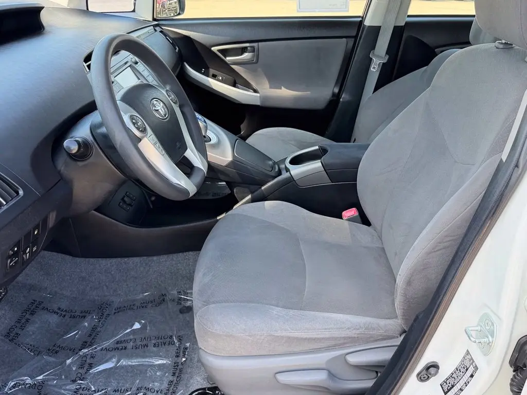 2013 Toyota Prius - $15,751