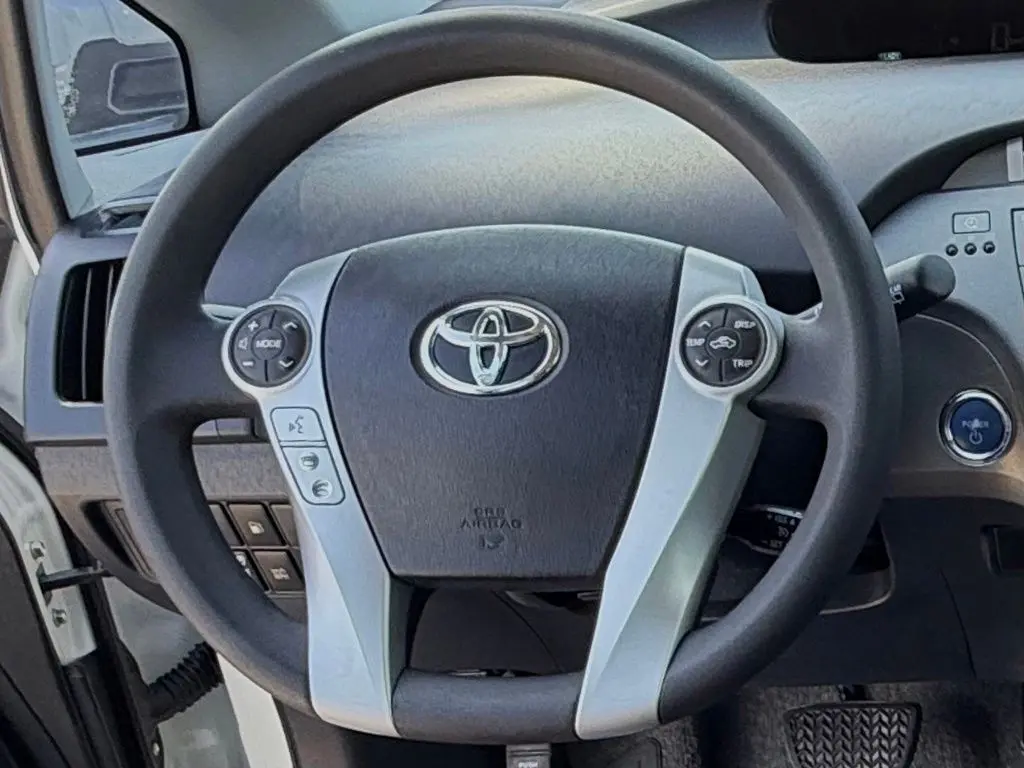 2013 Toyota Prius - $15,751