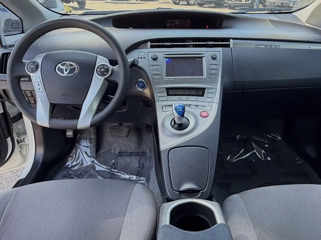 2013 Toyota Prius - $15,751