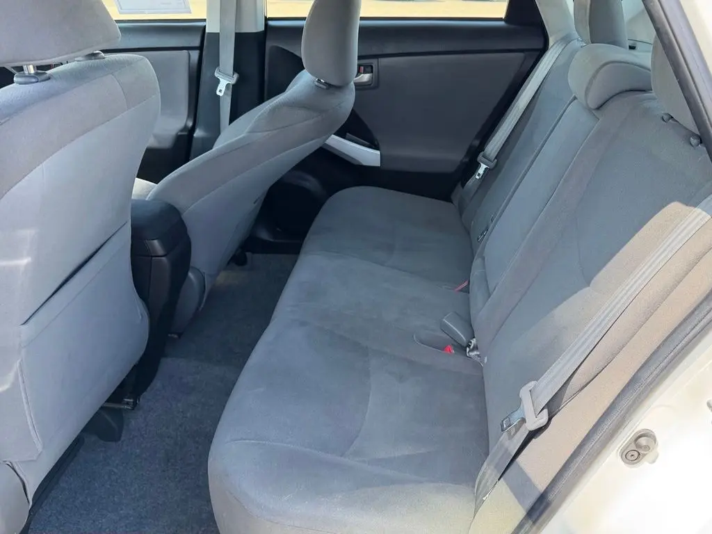 2013 Toyota Prius - $15,751