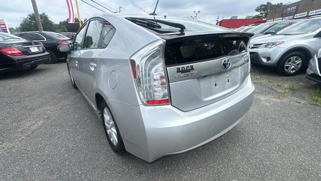2013 Toyota Prius - $8,777