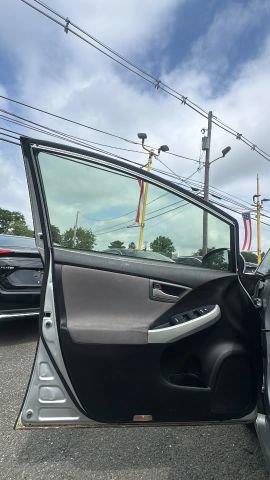 2013 Toyota Prius - $8,777