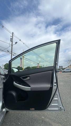 2013 Toyota Prius - $8,777