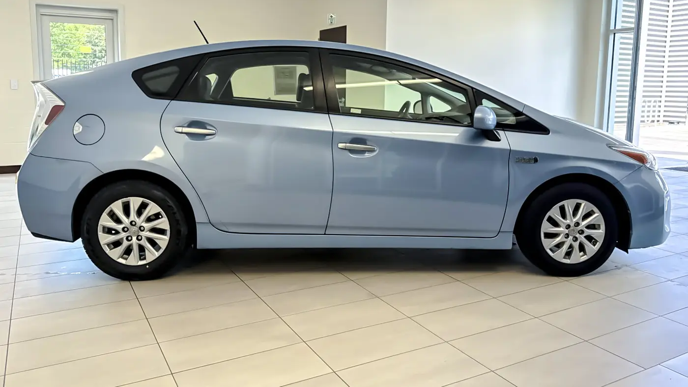2014 Toyota Prius Plug-in Hybrid Advanced