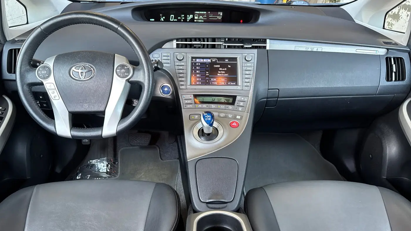 2014 Toyota Prius Plug-in Hybrid Advanced