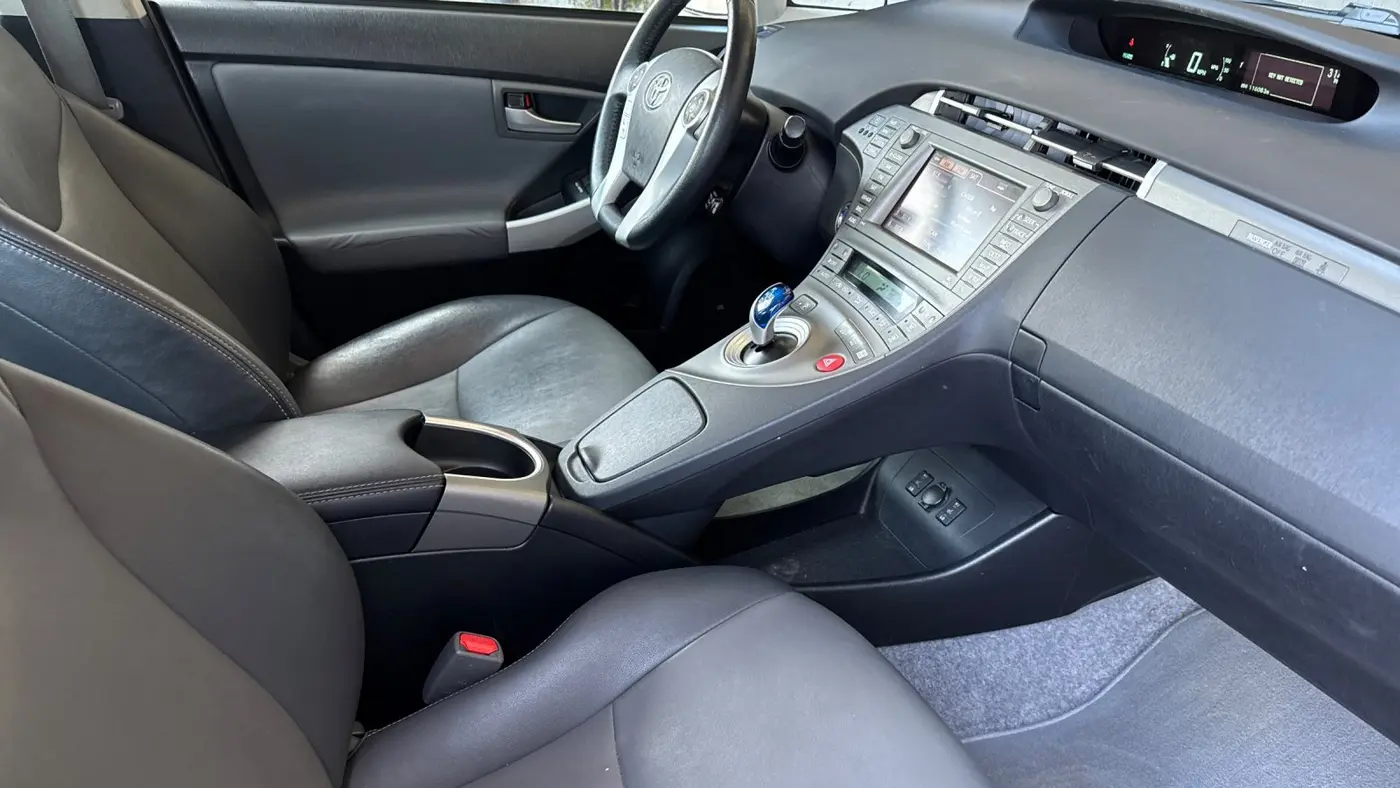 2014 Toyota Prius Plug-in Hybrid Advanced