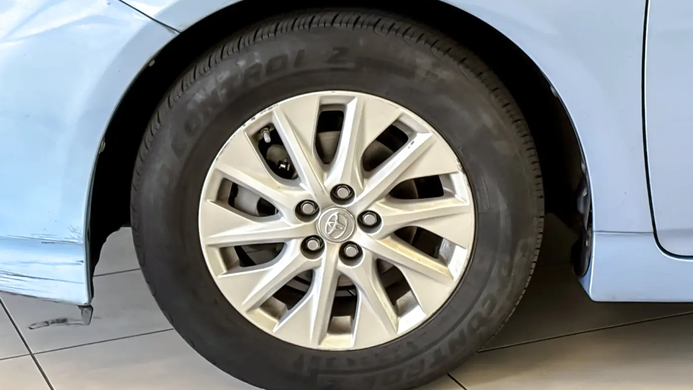2014 Toyota Prius Plug-in Hybrid Advanced
