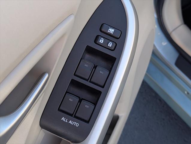 2012 Toyota Prius - $13,083