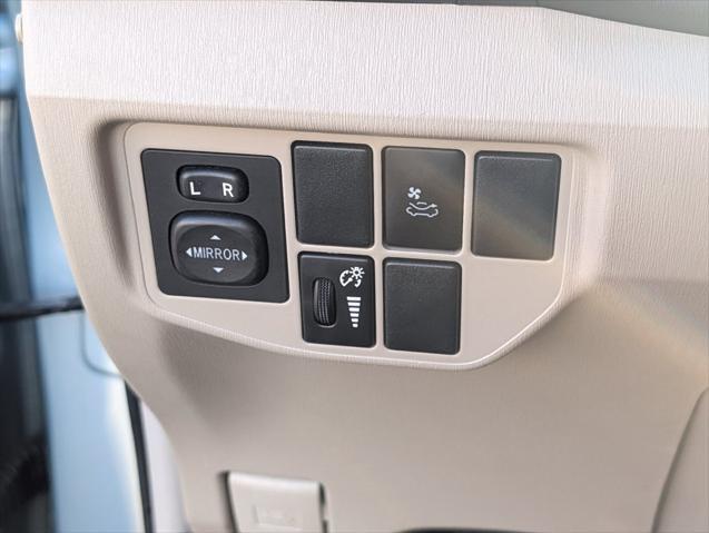 2012 Toyota Prius - $13,083