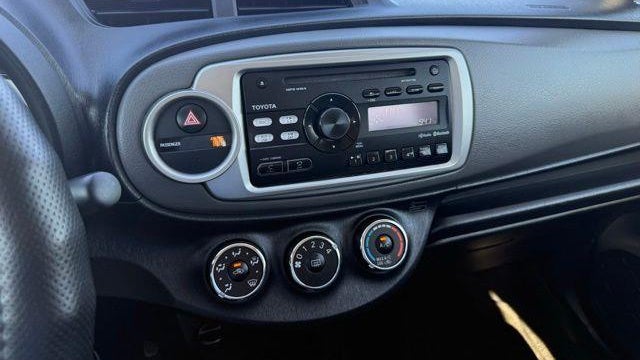 2012 Toyota Yaris 5-Door L