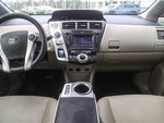 2012 Prius v Thumbnail 13