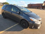 2017 Prius v Thumbnail 2