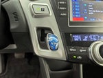 2014 Prius v Thumbnail 17