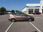 2017 Prius v Thumbnail 2