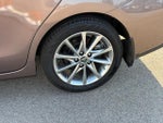 2017 Prius v Thumbnail 9