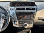 2017 Prius v Thumbnail 13