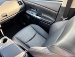 2017 Prius v Thumbnail 14