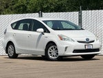 2013 Prius v Thumbnail 2