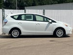 2013 Prius v Thumbnail 3