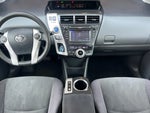 2013 Prius v Thumbnail 10