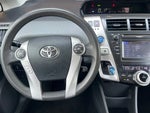 2013 Prius v Thumbnail 11