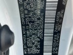 2013 Prius v Thumbnail 25