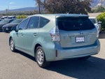 2014 Prius v Thumbnail 3