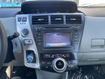 2013 Prius v Thumbnail 17