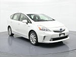 2014 Prius v Thumbnail 4