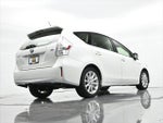2014 Prius v Thumbnail 21