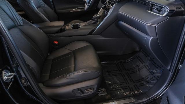 2023 Toyota Venza LE