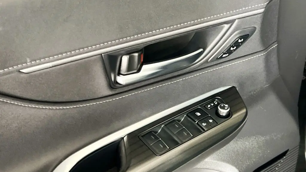 2024 Toyota Venza LE