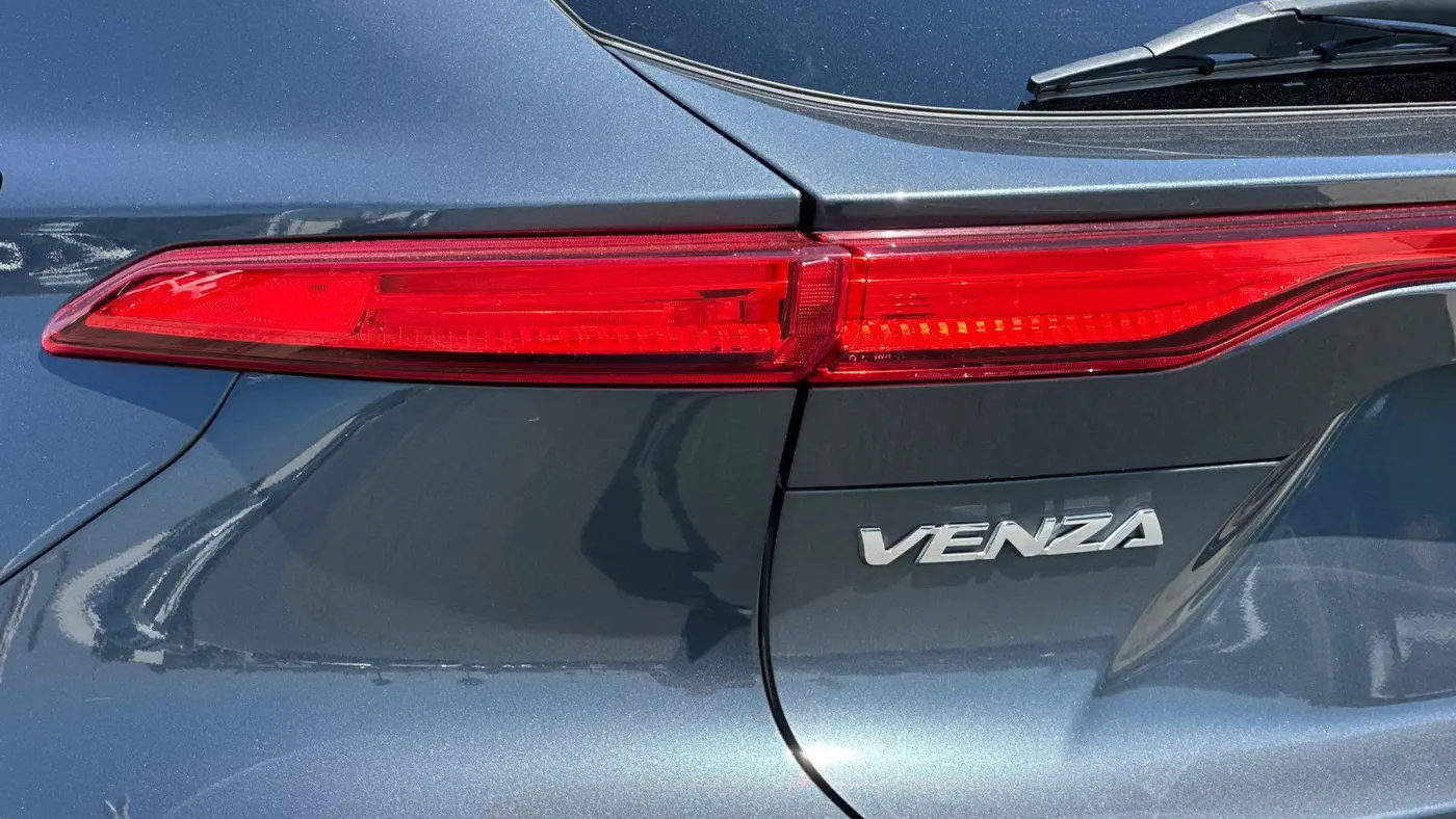 2023 Toyota Venza LE