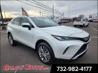 2024 Toyota Venza with Wind Chill Pearl Exterior