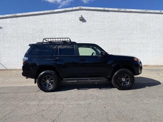 2021 Toyota 4Runner with Midnight Black Metallic Exterior