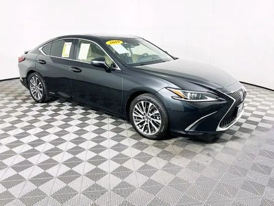 Photo of a 2019 Lexus ES 300H Luxury 4DR Sedan for sale