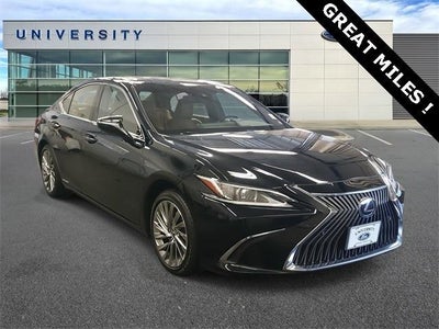 Photo of a 2019 Lexus ES 300H Luxury 4DR Sedan for sale
