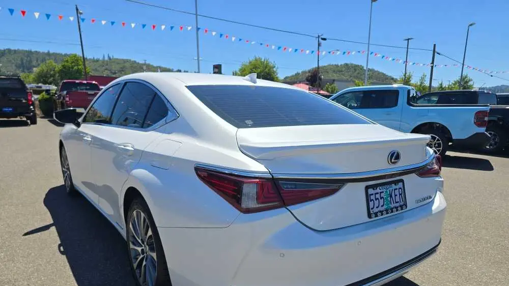 2019 Lexus ES 300h Luxury
