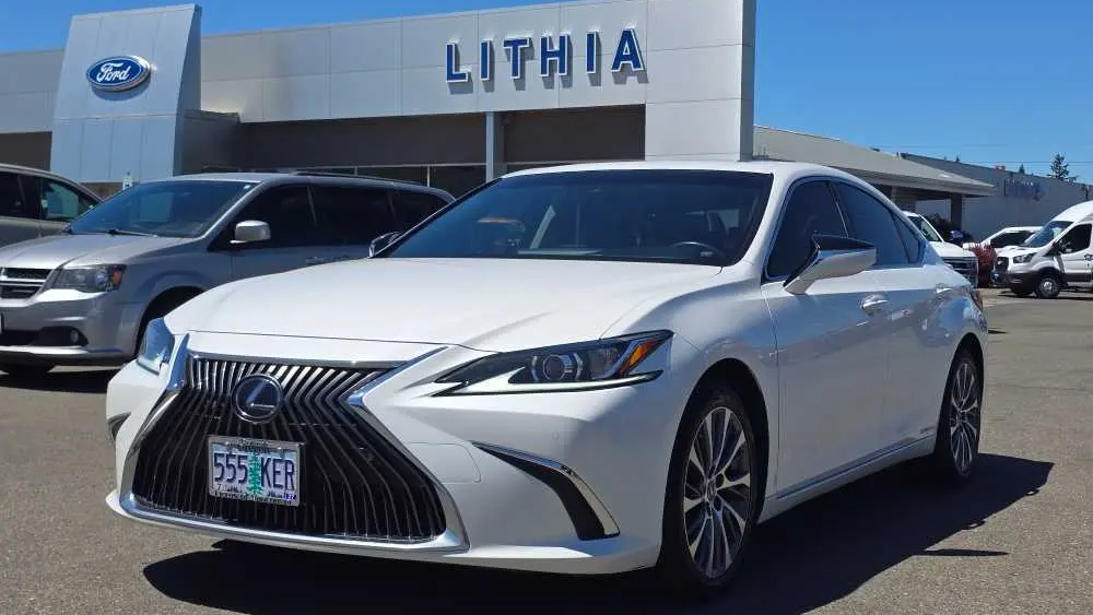 2019 Lexus ES 300h Luxury