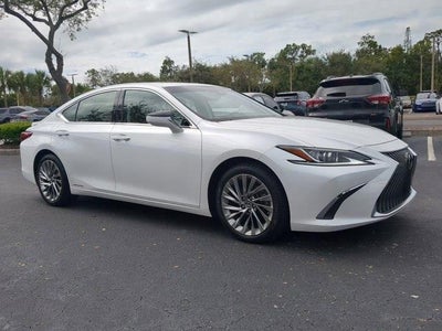 2019 Lexus ES 300H Luxury 4DR Sedan