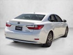 2016 ES 300h Thumbnail 5