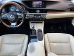 2017 ES 300h Thumbnail 14